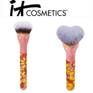 IT Cosmetics Heavenly Luxe Flower Powder Heart-Shaped Cosmetic Brush